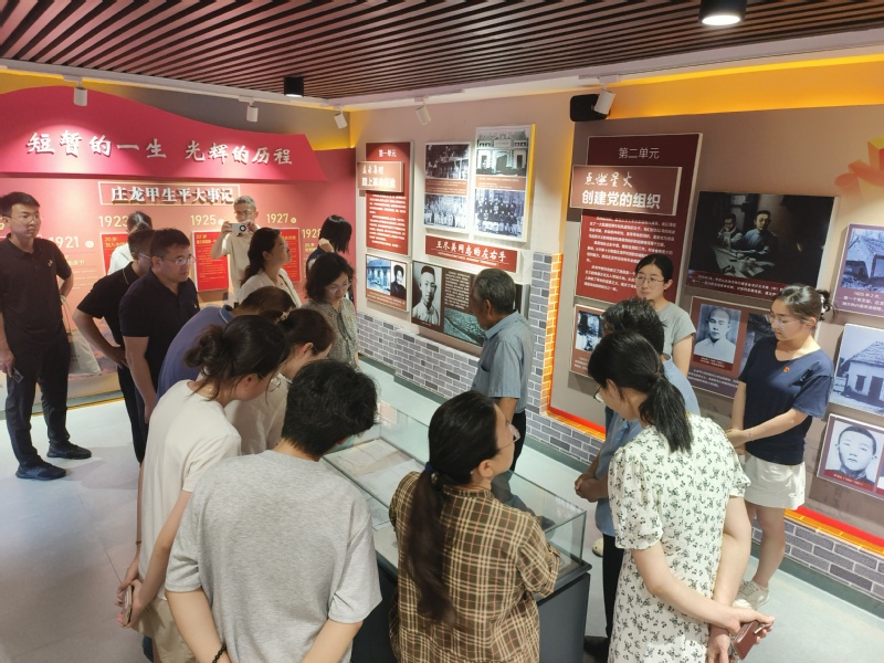 麻醉学院党总支赴庄龙甲故居开展...