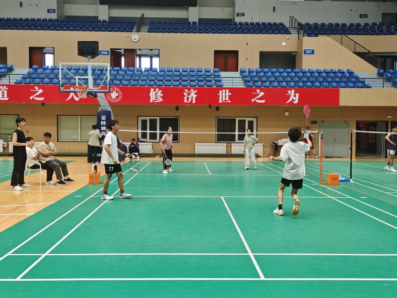 麻醉学院举办羽毛球趣味比赛活动